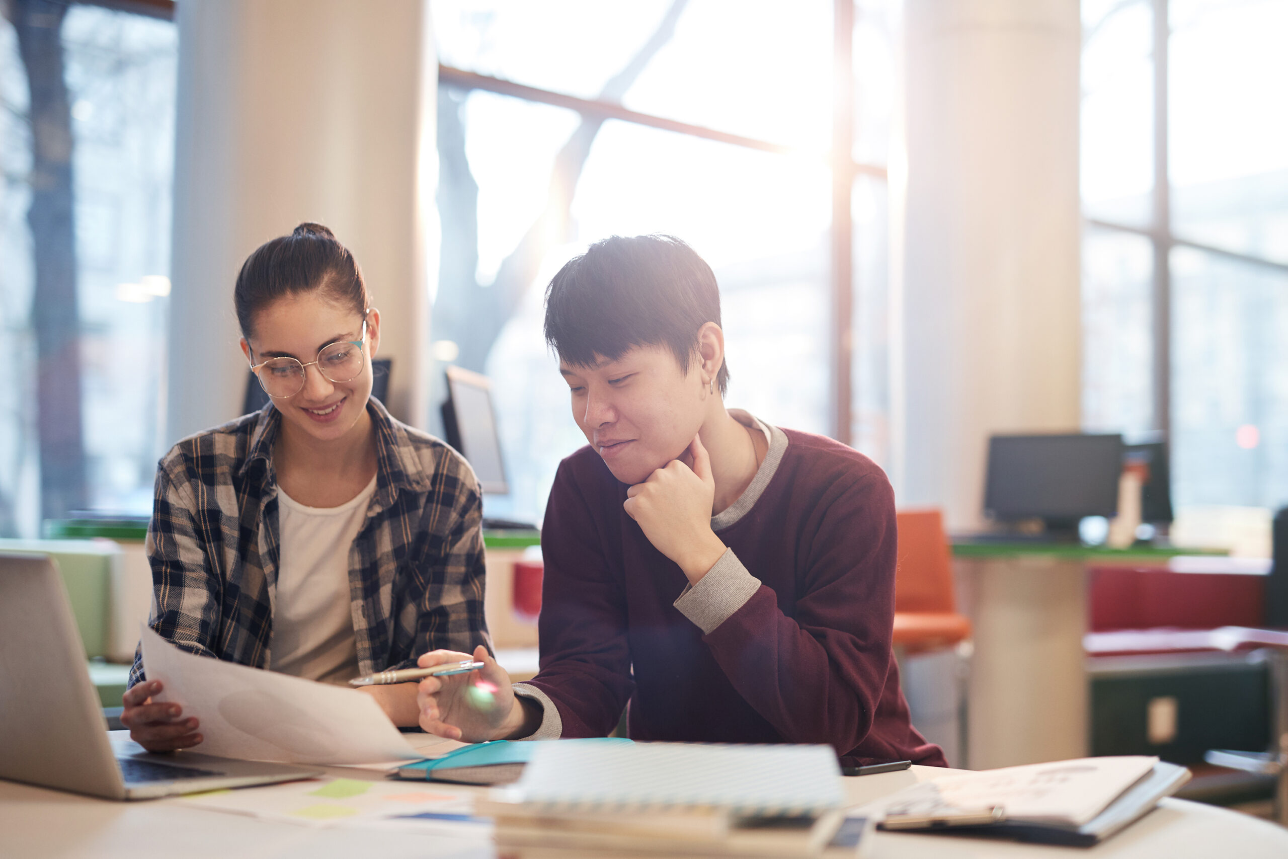 HỌC THIẾT KẾ & IT: CÔNG VIỆC RA TRƯỜNG CÓ ỔN ĐỊNH KHÔNG VÀ LƯƠNG BAO NHIÊU?