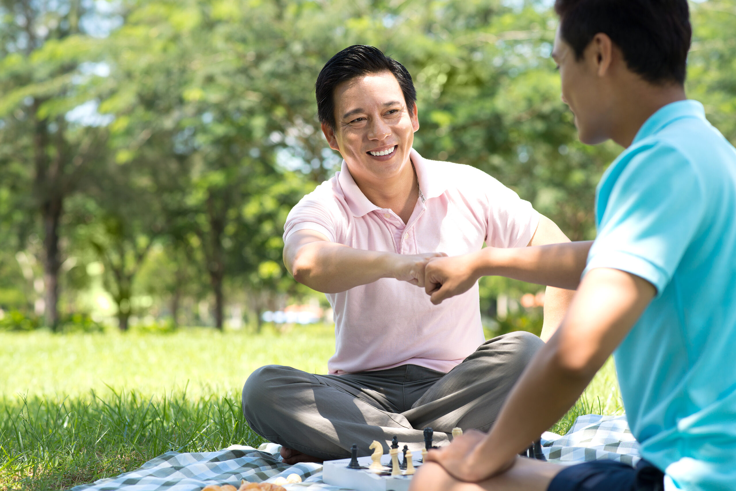 giup-con-tang-dong-luc-cuoi-nam-hay-lam-gi-do